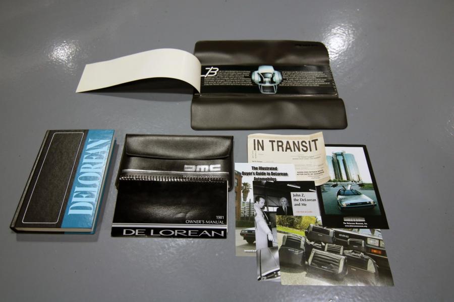  DeLorean DMC-12 in Black 1981 года  (фото 198 из 207)